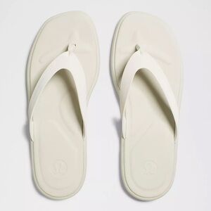 LULULEMON RESTFEEL FLIP FLOPS SIZE 7 EUC